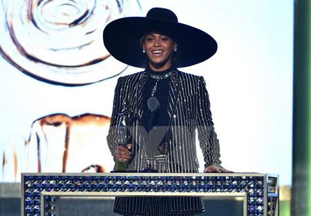 Nữ danh ca Beyonce tại lễ trao giải Biểu tượng thời trang CFDA ở New York, Mỹ ngày 6/6.